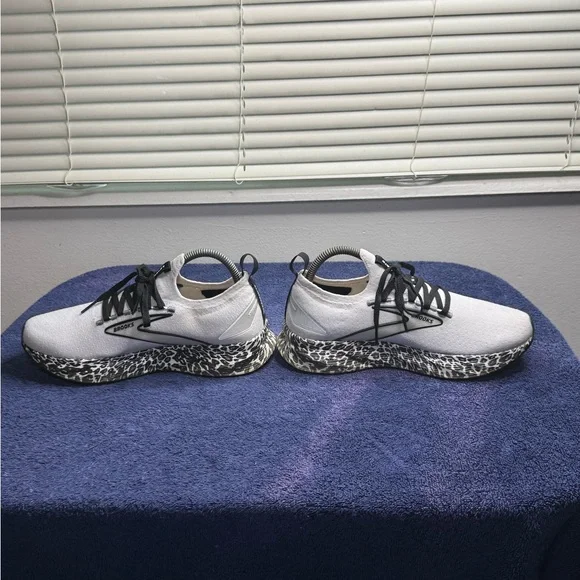 Brooks White and Black Athletic Shoes - Picture 4 of 9